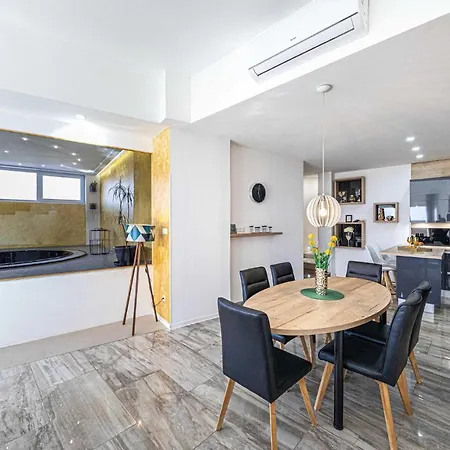 2 Bedroom Stunning In Okrug Gornji Trogir