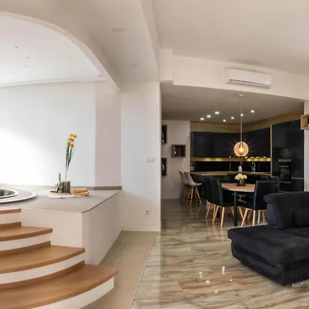 2 Bedroom Stunning In Okrug Gornji *