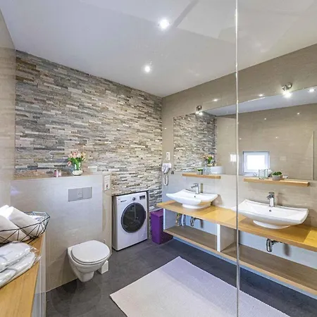 2 Bedroom Stunning In Okrug Gornji *