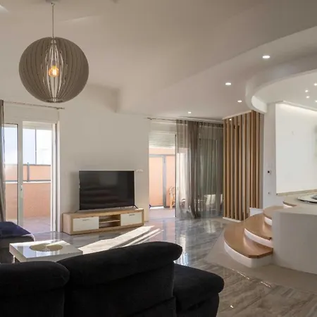 Apartment 2 Bedroom Stunning In Okrug Gornji Trogir